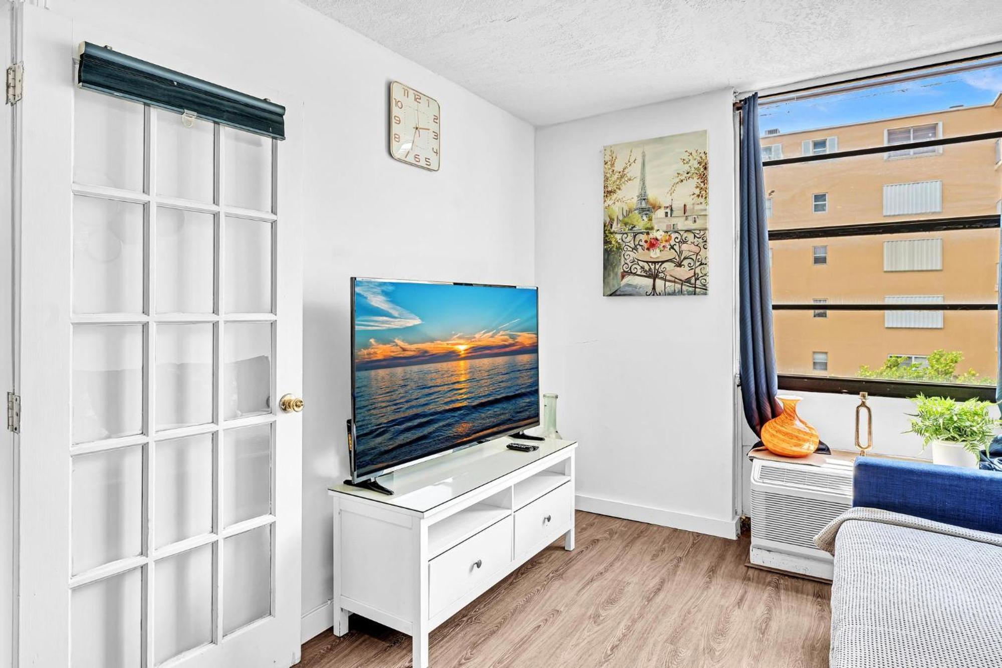 1 Bedroom In The Best Location In South Beach ! Маями Бийч Екстериор снимка